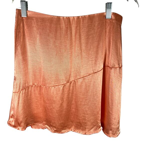 Kirious Los Angeles Peach Satin Mini Skirt M Slip Style Silky Skirt Sexy Flirty - Picture 1 of 11